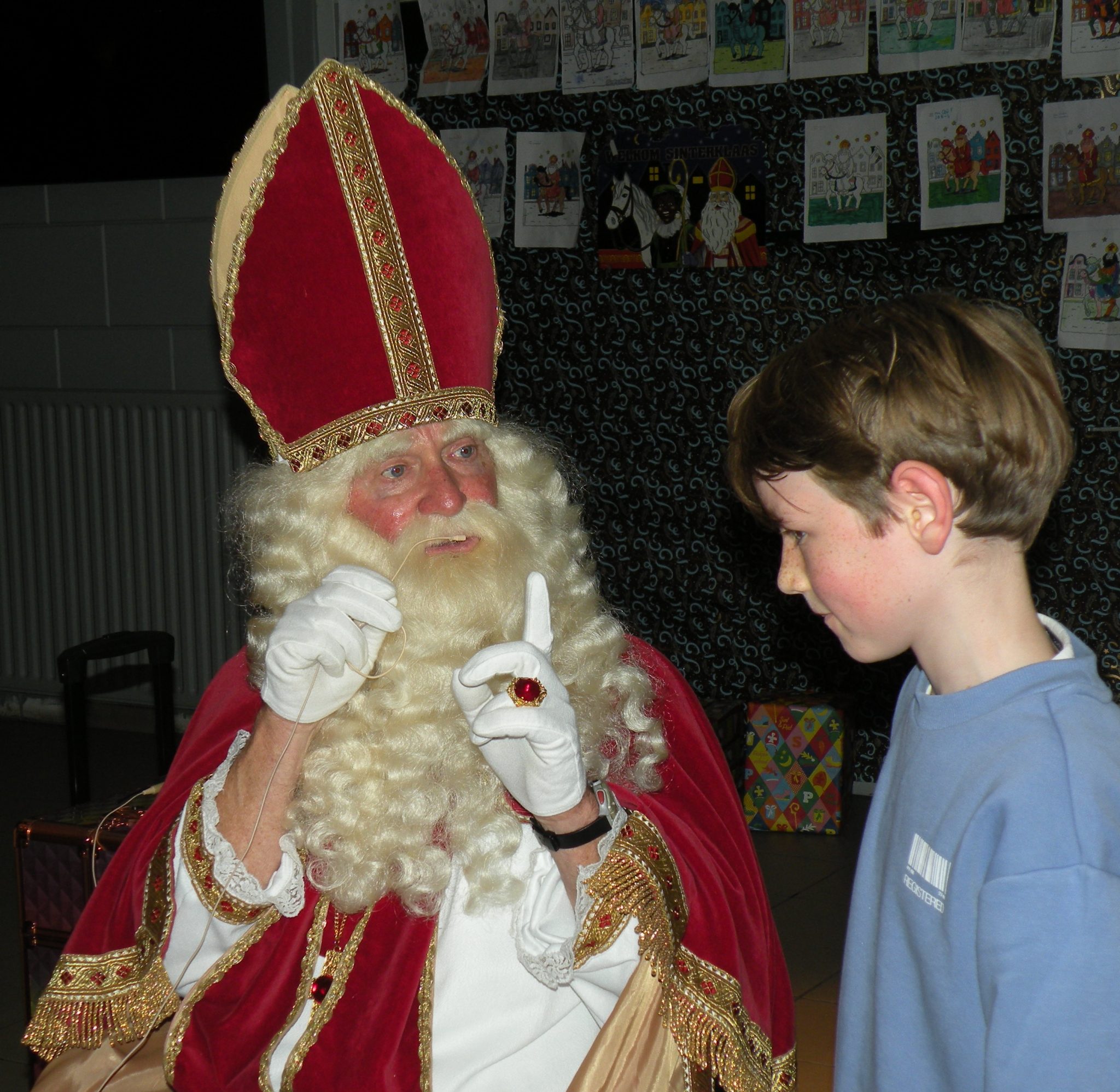 VV Spijkenisse krijgt bezoek van Sinterklaas en zijn 11 Pieten