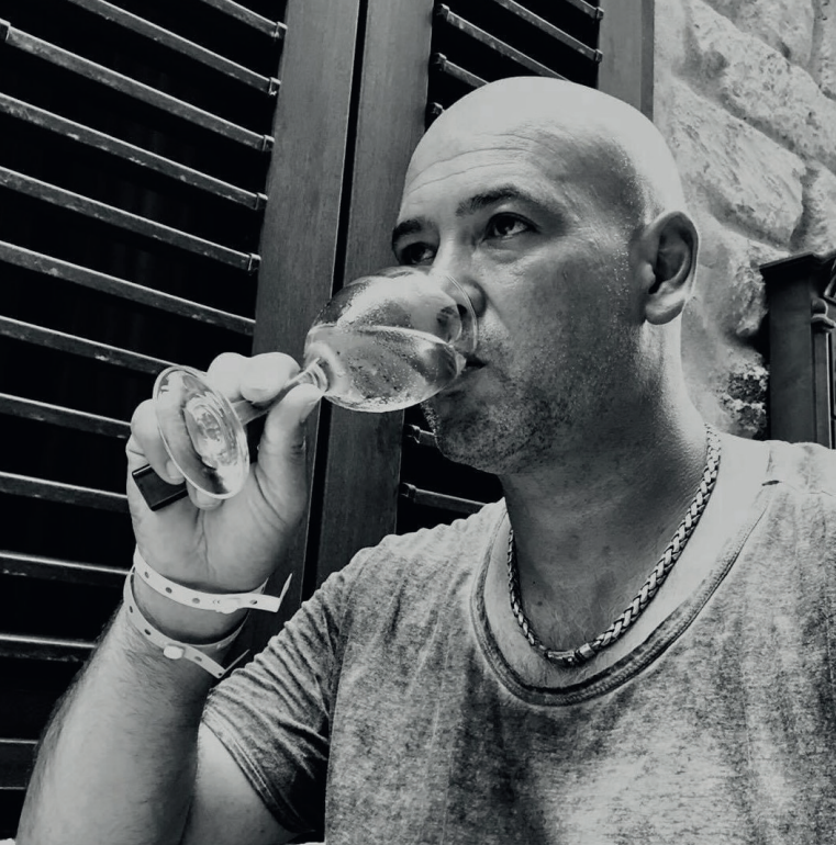 Eldi Pernet (57) overleden