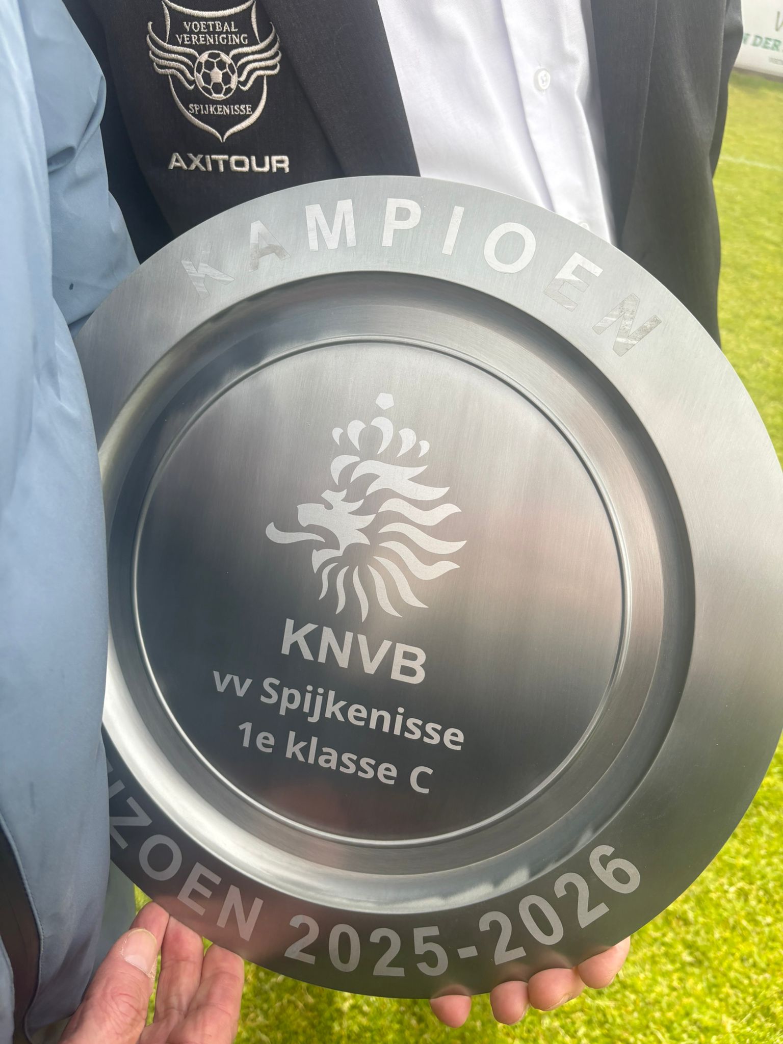 KAMPIOEN! Spijkenisse kroont sterk seizoen met titel na zenuwslopende wachttijd