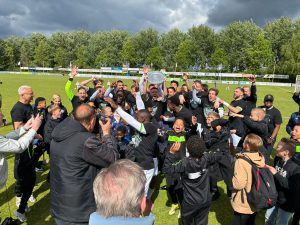 KAMPIOEN! Spijkenisse kroont sterk seizoen met titel na zenuwslopende wachttijd 3