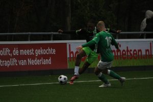 Nieuw Lekkerland en Spijkenisse vechten om een been, Nieuwenhoorn gaat ermee heen 4