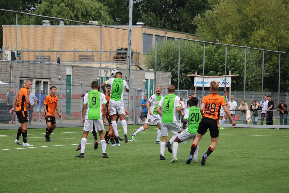 Pijnlijke nederlaag Spijkenisse in absolute slotfase tegen Smitshoek