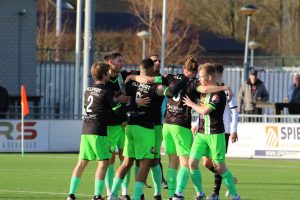 SHO en Spijkenisse maken reclame voor voetbal: 4-4 2