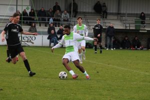 Spijkenisse in slijtageslag langs Jodan Boys 5