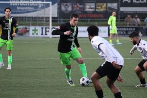 Spijkenisse is winterkampioen na gelijkspel bij Nieuwenhoorn 1