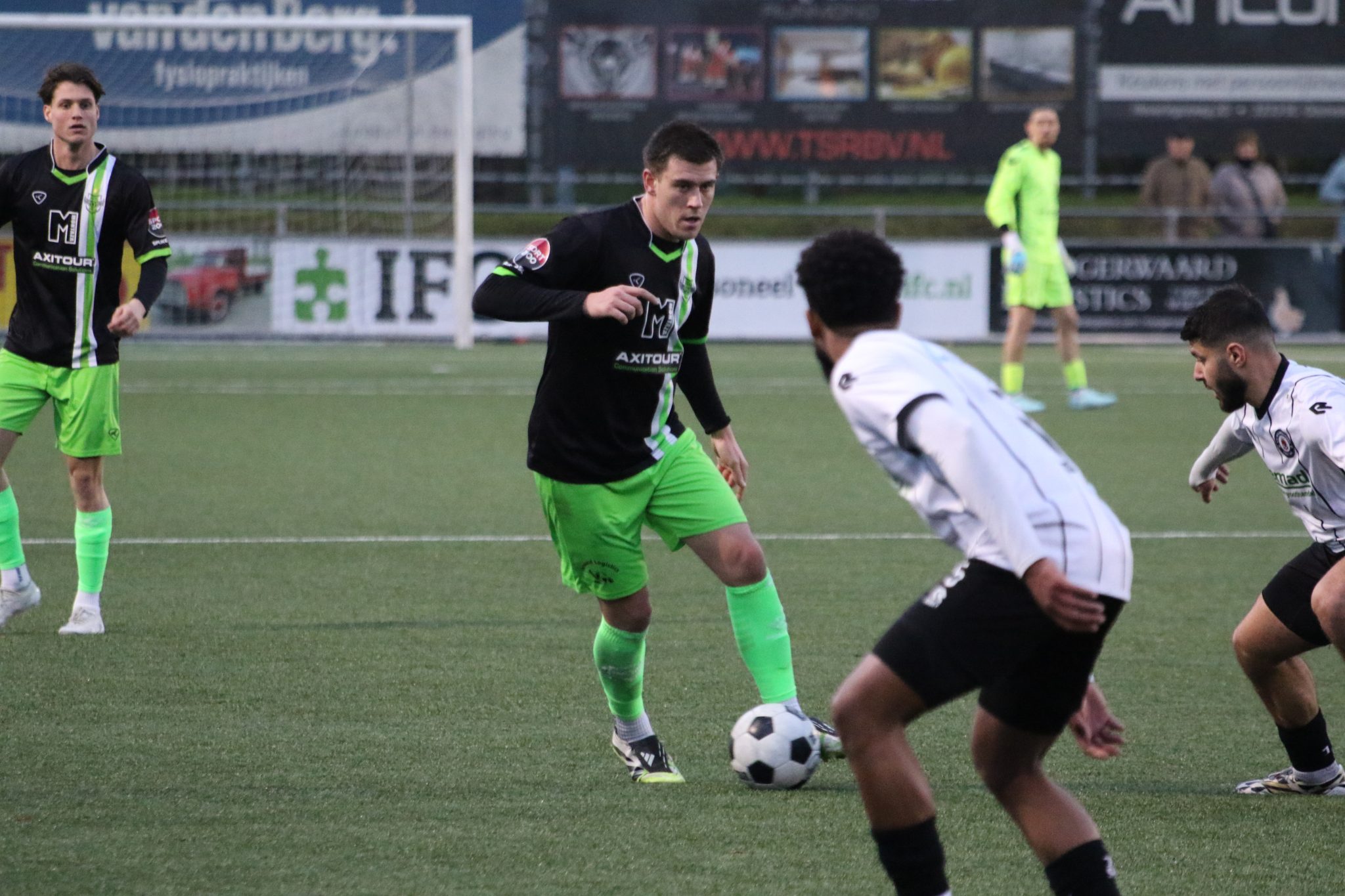 Spijkenisse is winterkampioen na gelijkspel bij Nieuwenhoorn