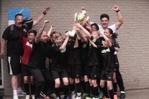 Spijkenisse O11 sluit seizoen mooi af