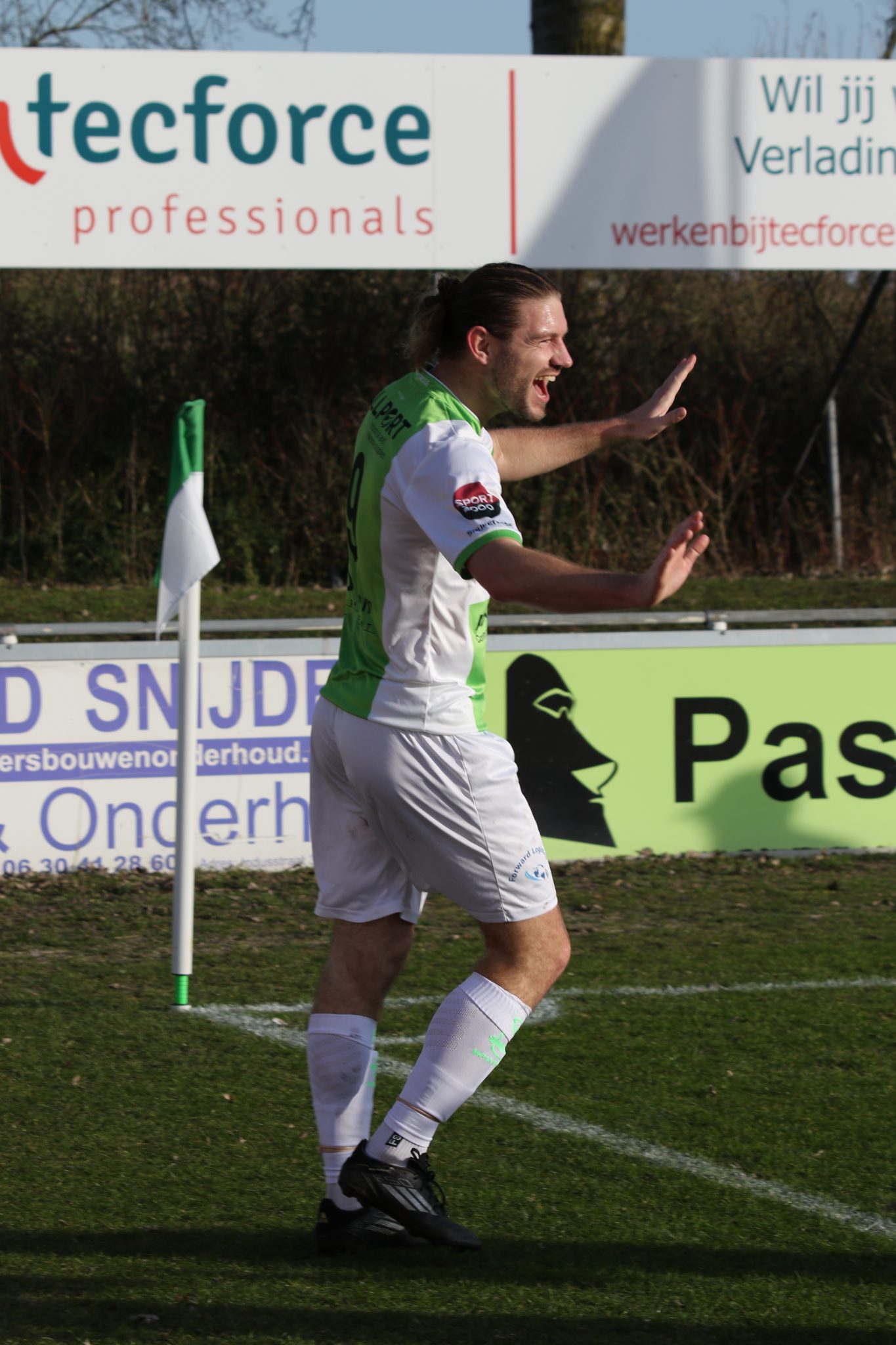 Spijkenisse verstevigt koppositie na overwinning op RVVH