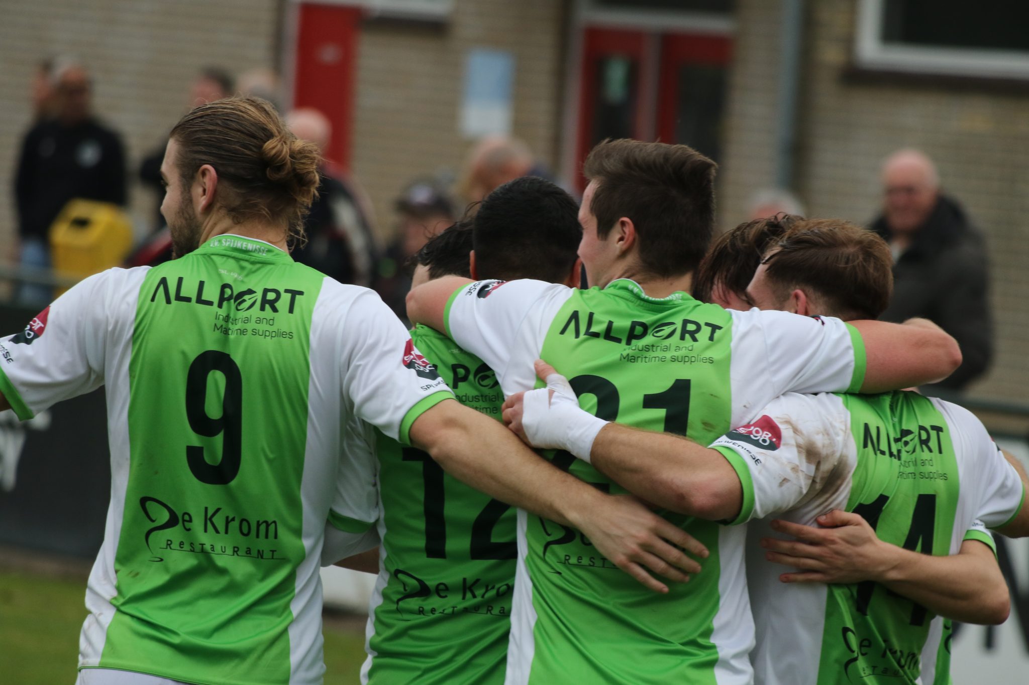 Spijkenisse wint van Papendrecht en stijgt naar gedeelde tweede plaats