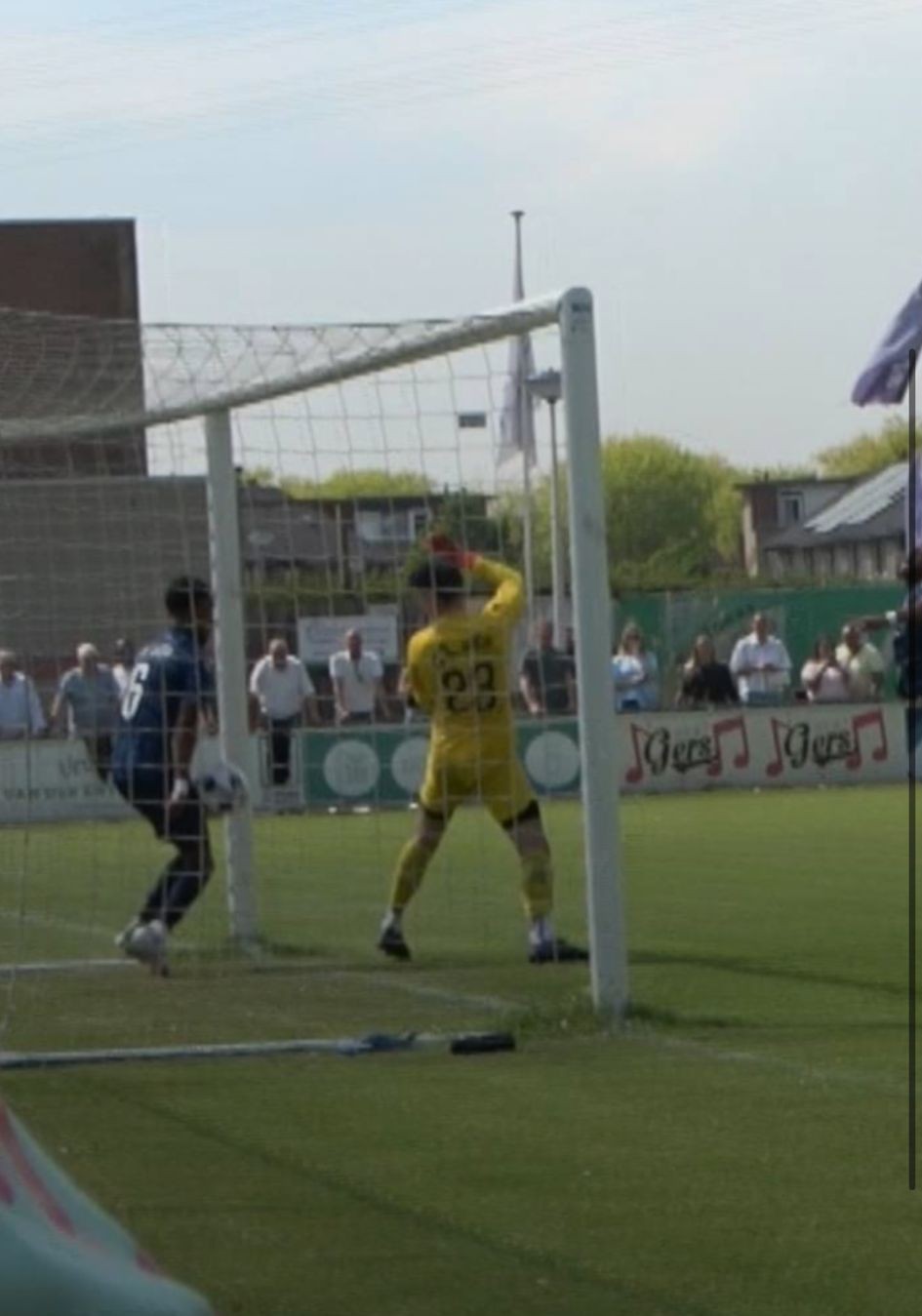 Titelstrijd weer volledig open na thuisnederlaag tegen Nieuwenhoorn