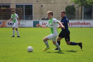 Twee wervelt langs De Jonge Spartaan 1