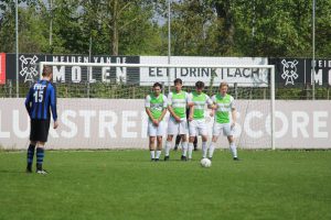Twee wervelt langs De Jonge Spartaan 4