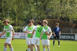 Twee wervelt langs De Jonge Spartaan 6