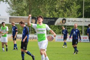 Twee wervelt langs De Jonge Spartaan 7