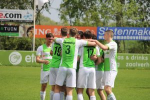 Twee wervelt langs De Jonge Spartaan 8