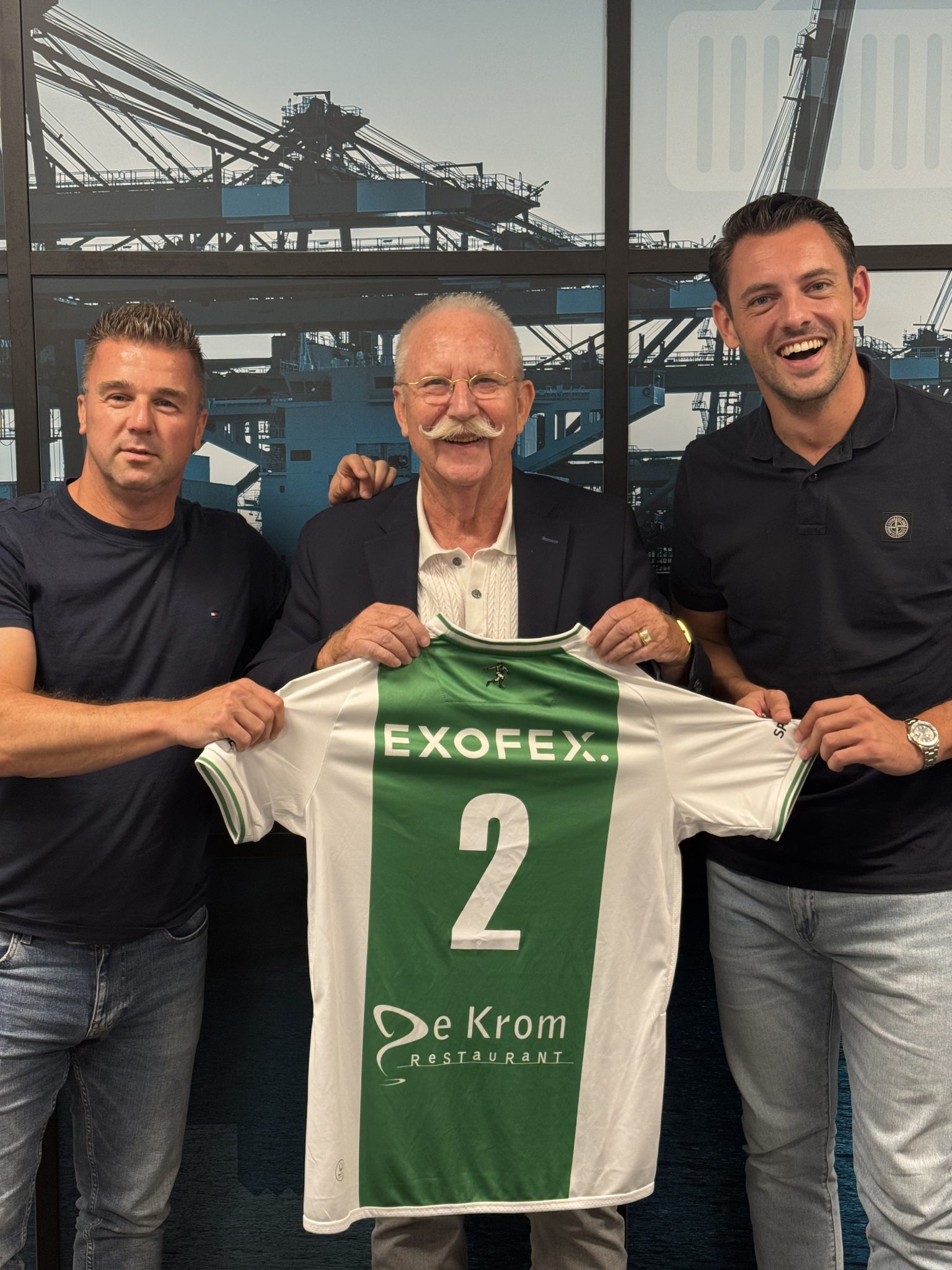VV Spijkenisse sluit driejarige shirtsponsorovereenkomst met Exofex B.V.